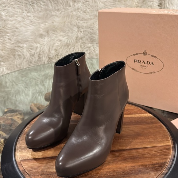 Prada graphite booty - Picture 3 of 7